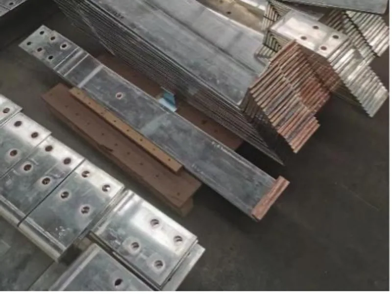 Long and formed busbars grouped by geometry and stock section